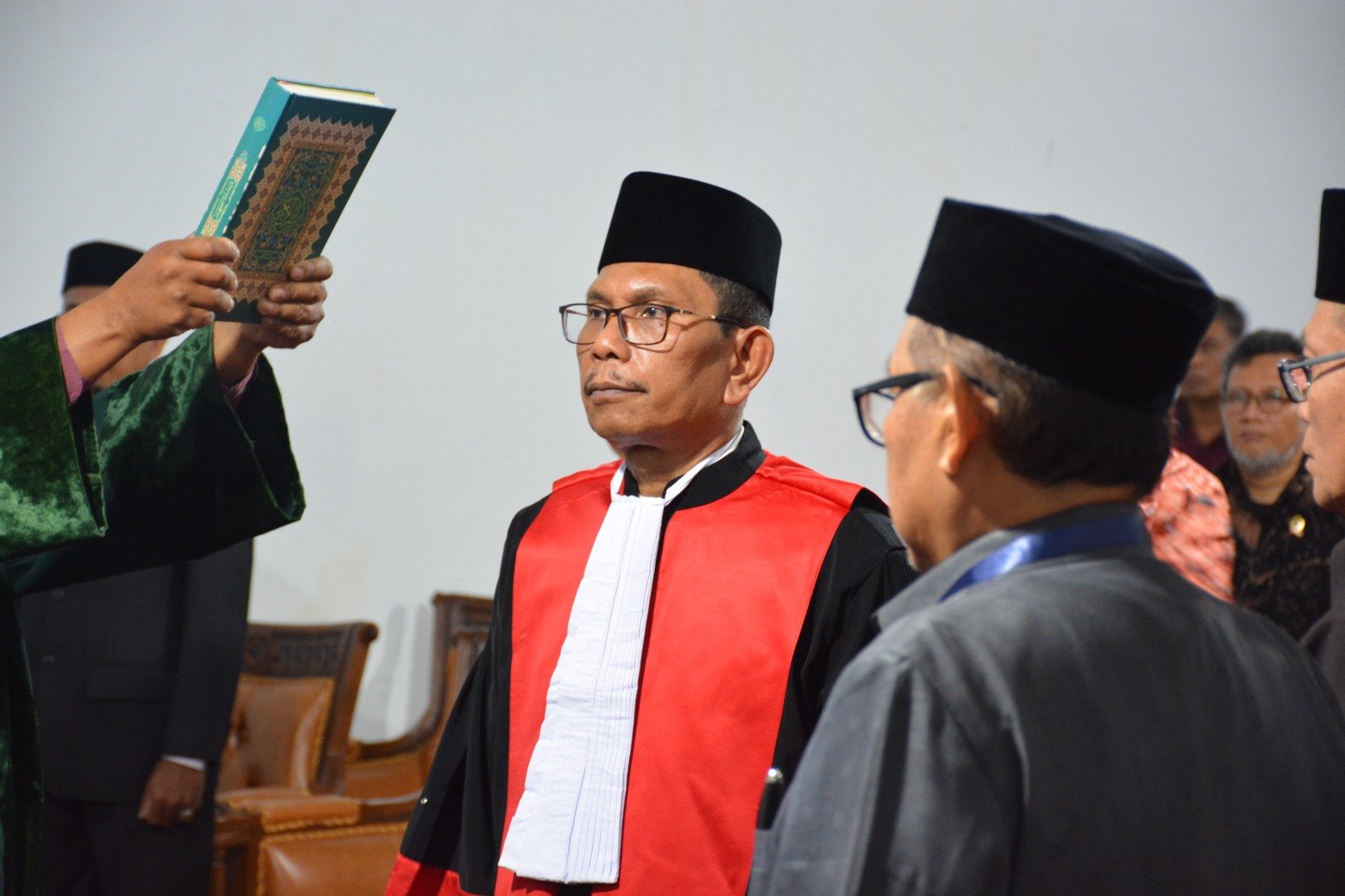 Ketua PT Banda Aceh Lantik Irwan Efendi, S.H., M.Hum. Sebagai Hakim Tinggi Ketua PT Banda Aceh Lantik Irwan Efendi, S.H., M.Hum. Sebagai Hakim Tinggi