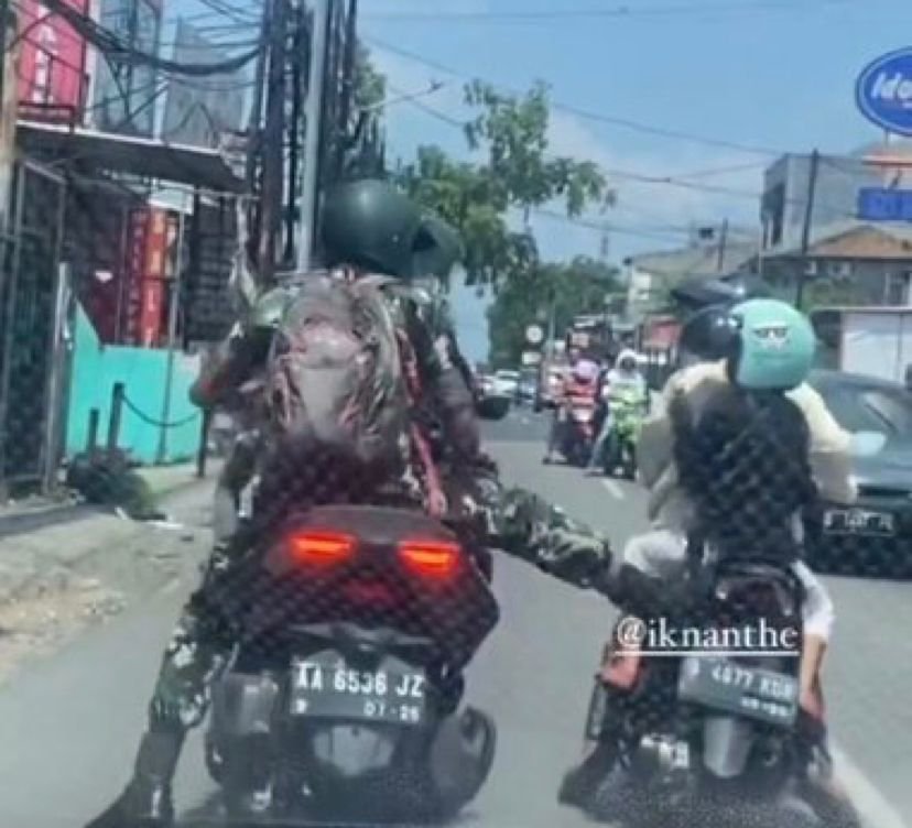 Viral Diduga Anggota Tendang Ibu-Ibu Bawa Motor Berboncengan Dengan Anaknya Viral Diduga Anggota Tendang Ibu-Ibu Bawa Motor Berboncengan Dengan Anaknya