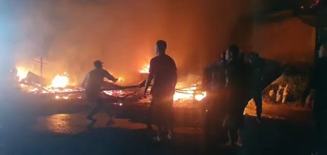 Api Hanguskan Satu Unit Bangunan Rumah Di Bener Kelipah Utara Api Hanguskan Satu Unit Bangunan Rumah Di Bener Kelipah Utara