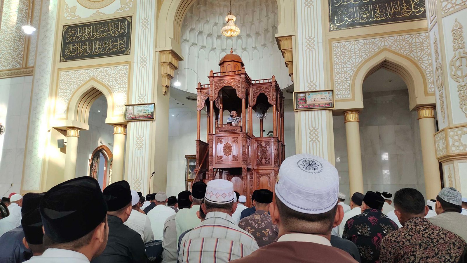Sholat Idul Fitri Masyarakat Panton Labu Padati Mesjid Raya Pase Sholat Idul Fitri Masyarakat Panton Labu Padati Mesjid Raya Pase