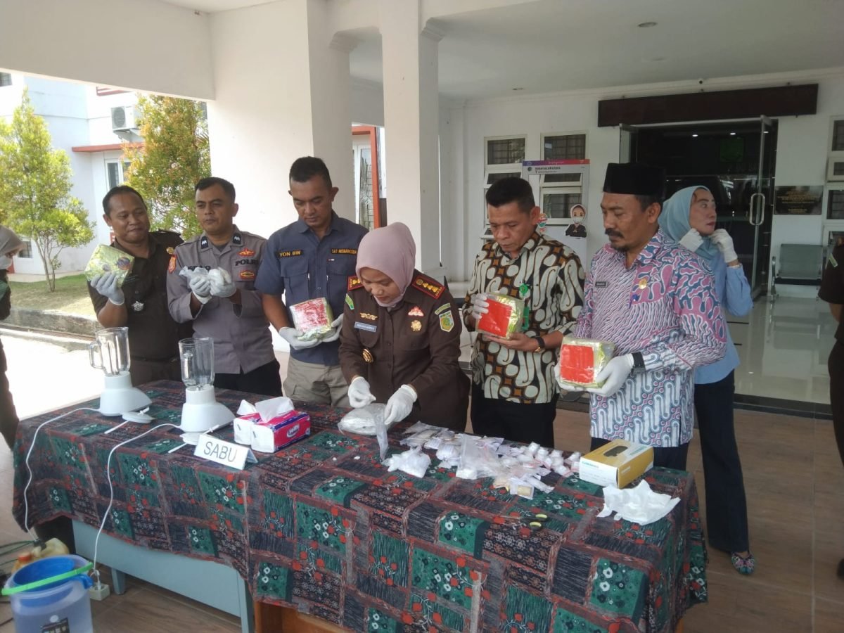 Kejari Aceh Utara Musnahkan Sabu Senilai Rp5,9 Miliar Kejari Aceh Utara Musnahkan Sabu Senilai Rp5,9 Miliar
