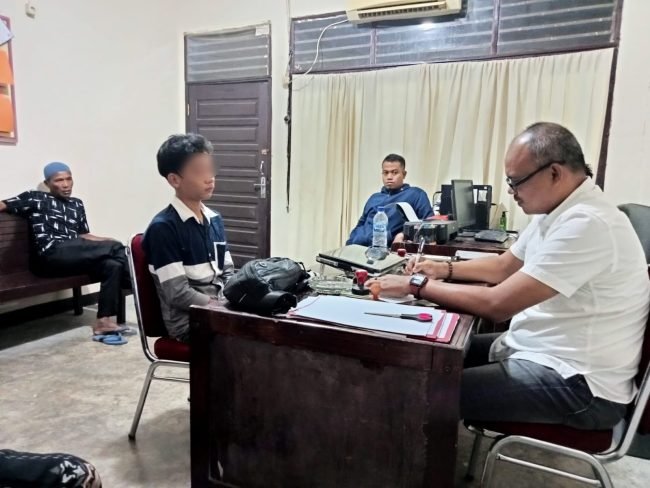 Lempar Bus Putra Pelangi, Bocah 17 Tahun Dipukuli Kernet Lempar Bus Putra Pelangi, Bocah 17 Tahun Dipukuli Kernet