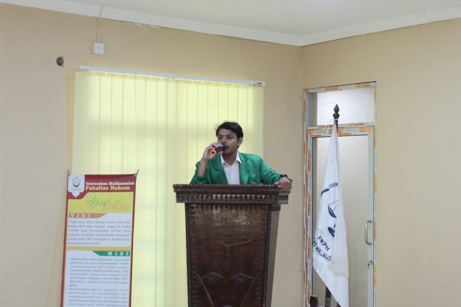 Bersih-Bersih, Bem Fh Unimal : Kajari Lhokseumawe Sejalan Dengan Adagium Equality Before The Law Bersih-Bersih, Bem Fh Unimal : Kajari Lhokseumawe Sejalan Dengan Adagium Equality Before The Law