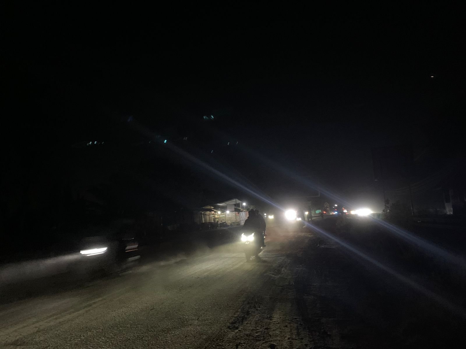 Perbaikan Jalan jadi Penyebab Kurangnya Penerang di Desa Blang Mameh Perbaikan Jalan jadi Penyebab Kurangnya Penerang di Desa Blang Mameh