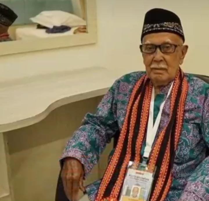 Sempat Tertunda Karena Pandemi, Kini Kakek Berusia 100 Tahun Asal Aceh Berangkat Ke Tanah Suci Sempat Tertunda Karena Pandemi, Kini Kakek Berusia 100 Tahun Asal Aceh Berangkat Ke Tanah Suci