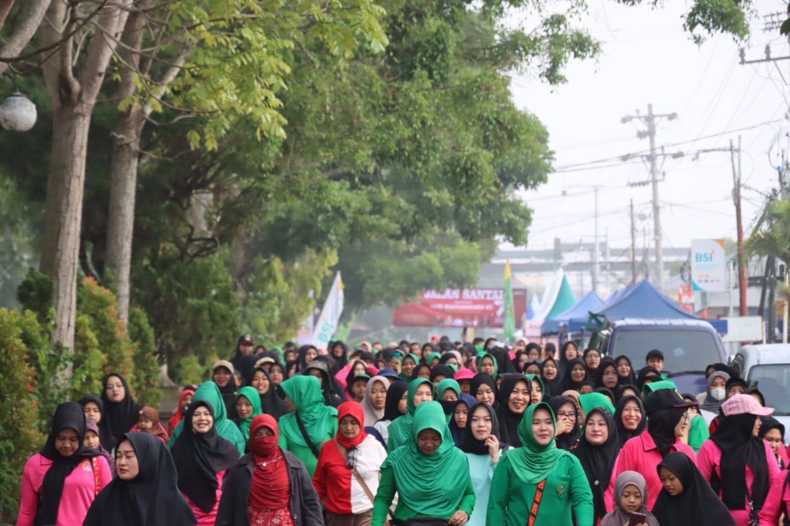 Ribuan Masyarakat Padati Kota Takengon Ikuti Gerak Jalan Dan Senam Bersama Peringati Hut Bhayangkara Ke 77 Ribuan Masyarakat Padati Kota Takengon Ikuti Gerak Jalan Dan Senam Bersama Peringati Hut Bhayangkara Ke 77