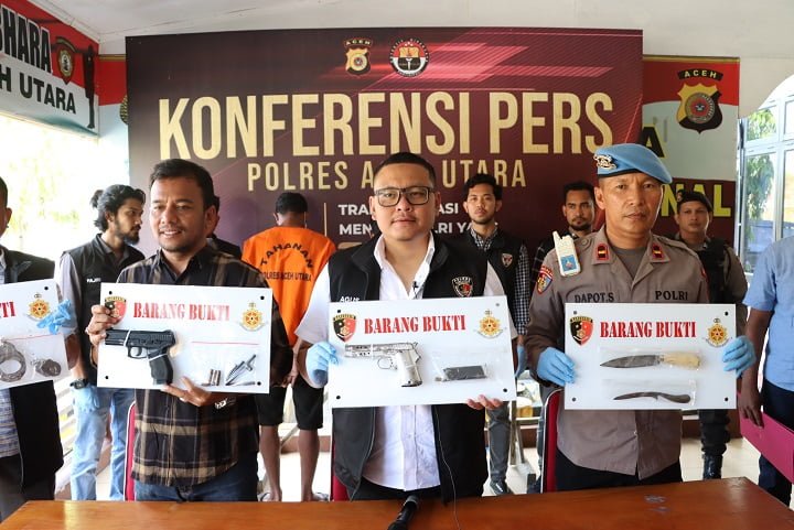 Polres Aceh Utara Ungkap Kasus Kepemilikan Senjata Api dari Mukim & Ayah Moren Polres Aceh Utara Ungkap Kasus Kepemilikan Senjata Api dari Mukim & Ayah Moren