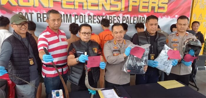Tiga Pelaku Pembunuhan Pelajar SMA di Palembang Berhasil Diamankan Polisi Tiga Pelaku Pembunuhan Pelajar SMA di Palembang Berhasil Diamankan Polisi