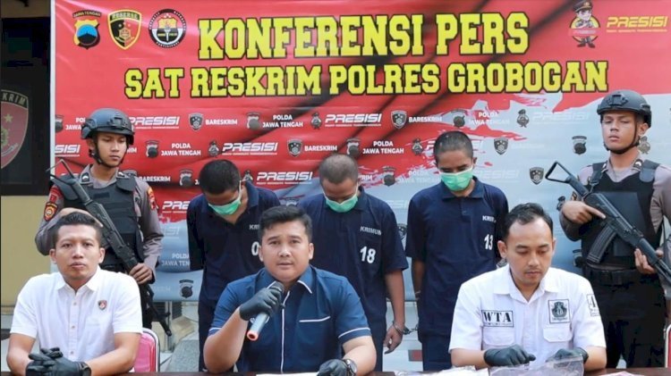 Jual Pacar Lewat Aplikasi MiChat, Tiga Pelaku Diamankan Polisi Jual Pacar Lewat Aplikasi MiChat, Tiga Pelaku Diamankan Polisi