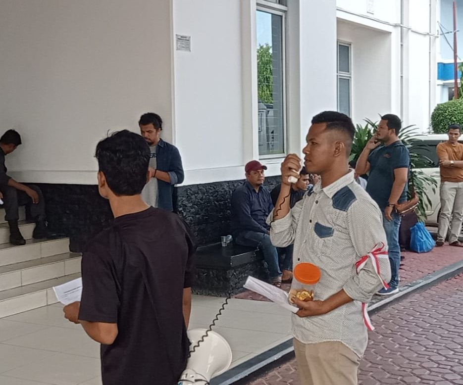 Blokir WhatsApp Jurnalis, Pj Walikota Lhokseumawe Diminta Segera Copot Kabag Humas Blokir WhatsApp Jurnalis, Pj Walikota Lhokseumawe Diminta Segera Copot Kabag Humas