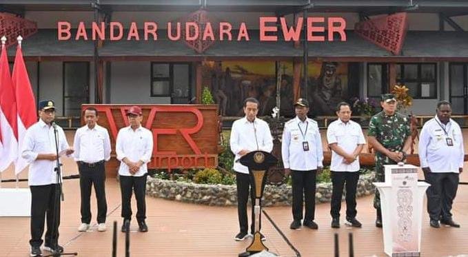 Presiden RI Joko Widodo Resmikan Bandara Ewer Presiden RI Joko Widodo Resmikan Bandara Ewer