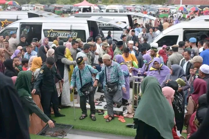 Jama’ah Haji Kloter 5 Asal Bener Meriah Kembali Ke Tanah Air, Disambut Pemkab Jama’ah Haji Kloter 5 Asal Bener Meriah Kembali Ke Tanah Air, Disambut Pemkab