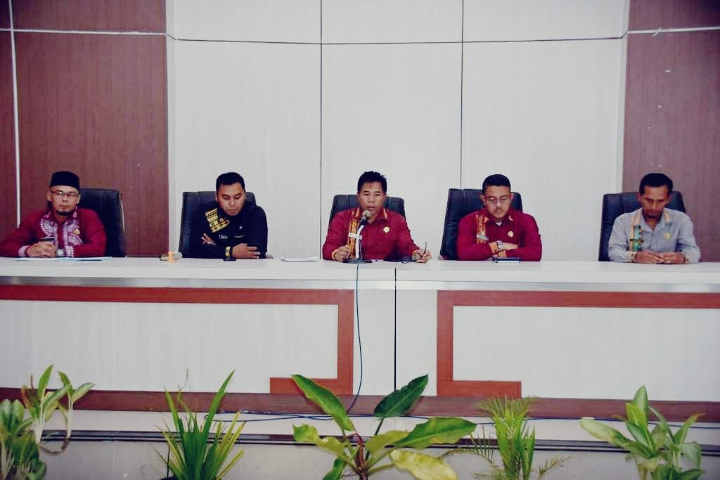 BENER MERIAH : Gerakan 10 Juta Bendera Merah Putih BENER MERIAH : Gerakan 10 Juta Bendera Merah Putih