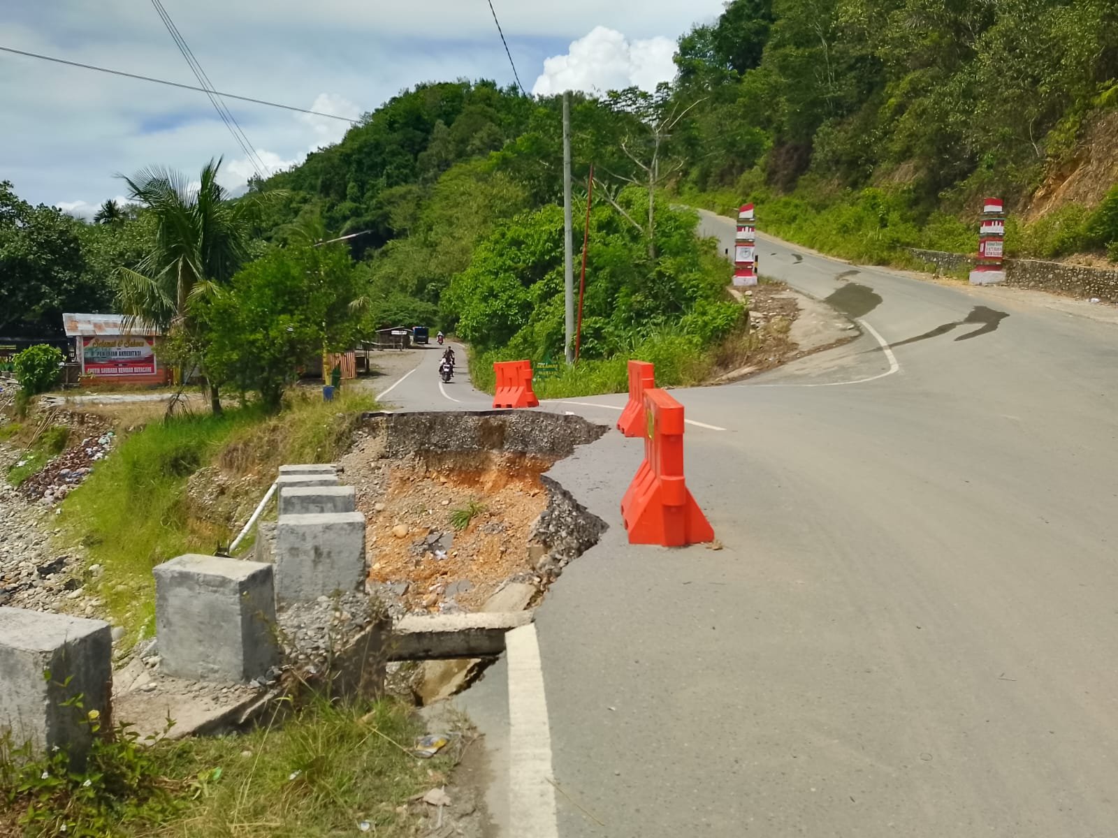 Jalan rusak