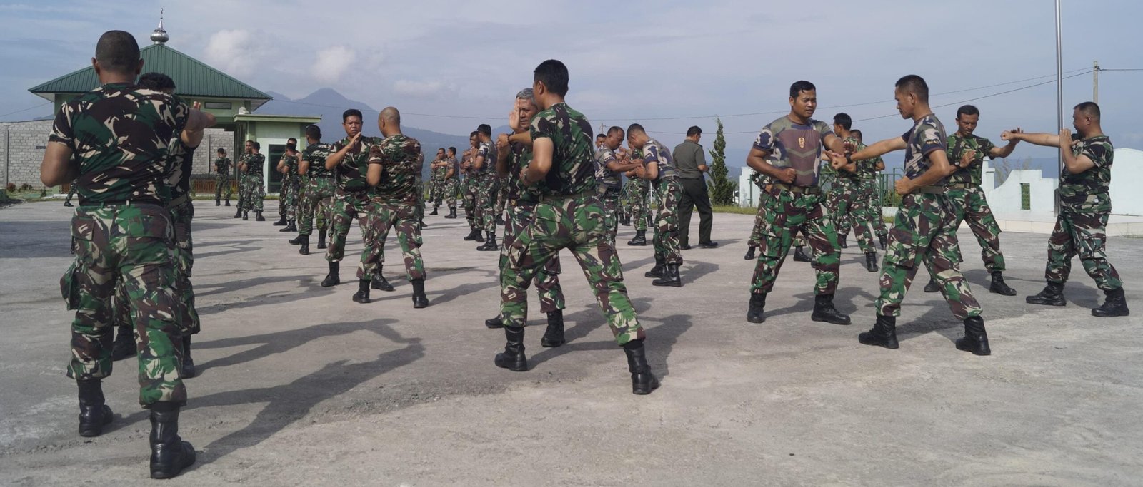 Foto : Prajurit TNI-AD Kodim Bener Meriah Latihan Beladiri Taktis
