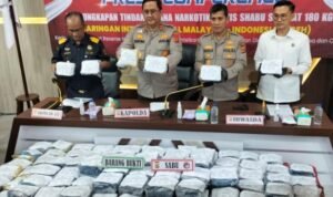 pemaparan-kasus-penyelundupan-180-kg-sabu-dari-malaysia-ke-aceh-agus-setyadidetiksumut_169