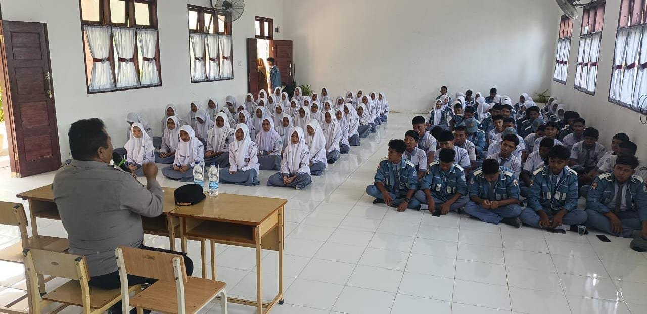 Stop Bullying & Judi Online: Polsek Dewantara Sosialisasi di SMA Negeri 1 Dewantara Stop Bullying & Judi Online: Polsek Dewantara Sosialisasi di SMA Negeri 1 Dewantara