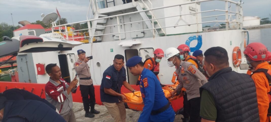 ABK Kapal TB MM Berly Meninggal di Laut, Tim Gabungan Lakukan Evakuasi di Krueng Geukueh ABK Kapal TB MM Berly Meninggal di Laut, Tim Gabungan Lakukan Evakuasi di Krueng Geukueh