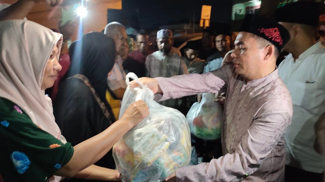 Respons Cepat, Wali Kota Lhokseumawe Salurkan Bantuan Korban Kebakaran Mongeudong Respons Cepat, Wali Kota Lhokseumawe Salurkan Bantuan Korban Kebakaran Mongeudong