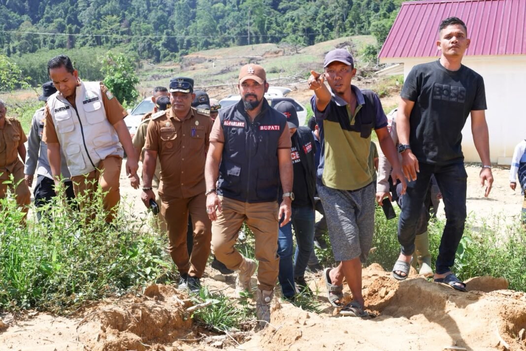 Bupati Aceh Timur Al Farlaky Tinjau Lokasi Pembangunan SDN Sarah Gala Bupati Aceh Timur Al Farlaky Tinjau Lokasi Pembangunan SDN Sarah Gala