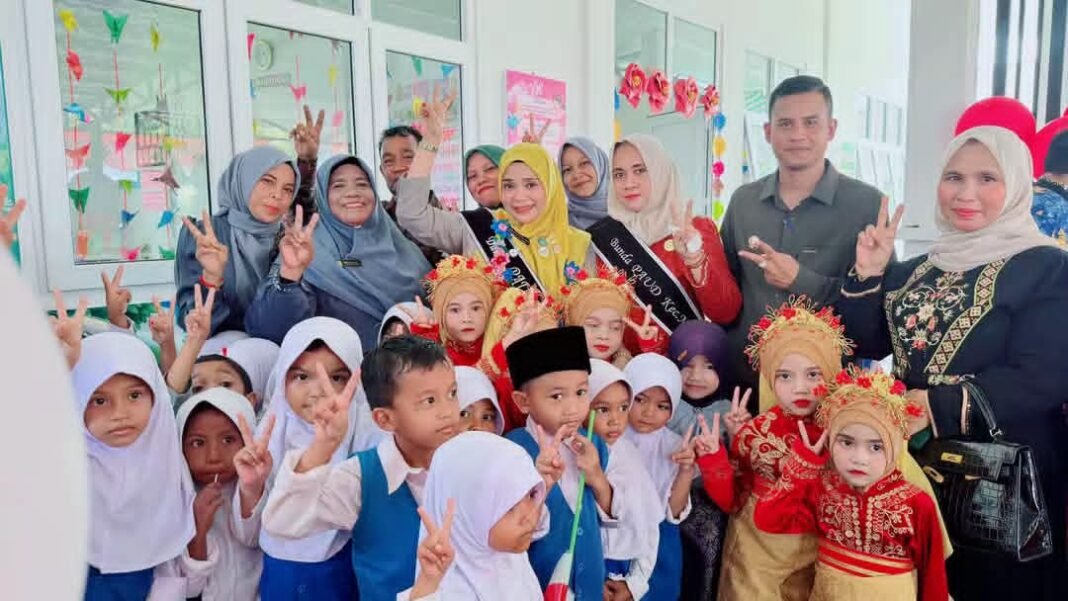 Bunda PAUD Aceh Timur Sosialisasikan Wajib Belajar 13 Tahun, Dorong Anak Ikuti Pendidikan Prasekolah Bunda PAUD Aceh Timur Sosialisasikan Wajib Belajar 13 Tahun, Dorong Anak Ikuti Pendidikan Prasekolah