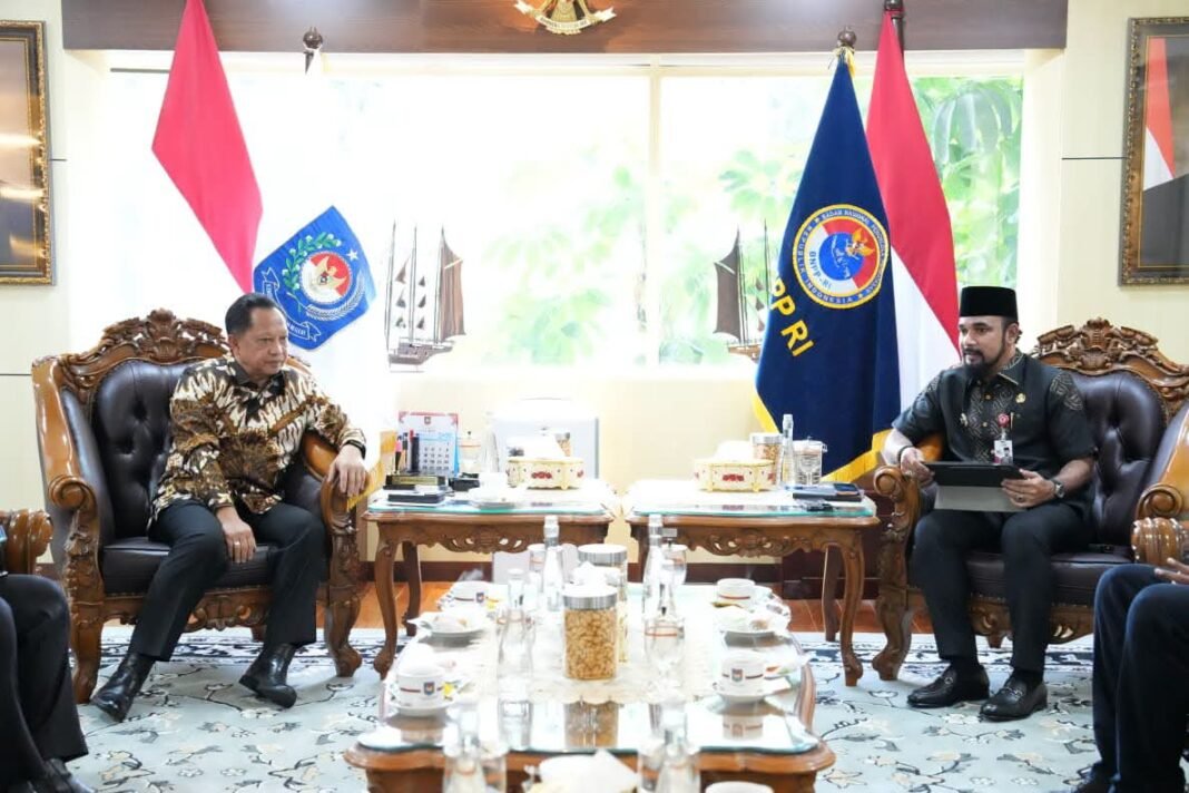Bupati Al-Farlaky Temui Mendagri Tito Karnavian Bahas Percepatan Penanganan Pascabanjir Aceh Timur Bupati Al-Farlaky Temui Mendagri Tito Karnavian Bahas Percepatan Penanganan Pascabanjir Aceh Timur