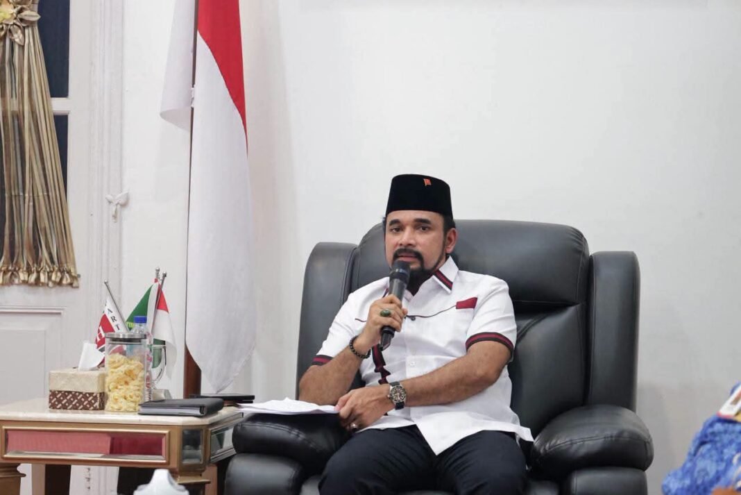 Bank Aceh Serahkan Zakat Rp400 Juta ke Baitul Mal Aceh Timur, Bupati Minta Perusahaan Ikut Berkontribusi Bank Aceh Serahkan Zakat Rp400 Juta ke Baitul Mal Aceh Timur, Bupati Minta Perusahaan Ikut Berkontribusi