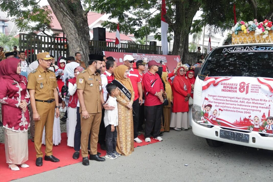 Bupati Al-Farlaky Lepas Pawai Karnaval HUT RI di Idi, Berlangsung Meriah Bupati Al-Farlaky Lepas Pawai Karnaval HUT RI di Idi, Berlangsung Meriah