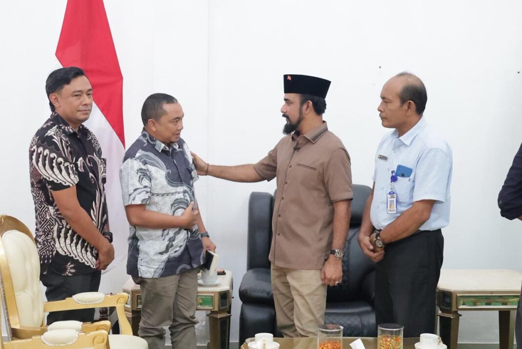 Pernah Kirim 200 Ton Beras untuk Korban Banjir, Al-Farlaky Apresiasi Dukungan Bulog Pernah Kirim 200 Ton Beras untuk Korban Banjir, Al-Farlaky Apresiasi Dukungan Bulog
